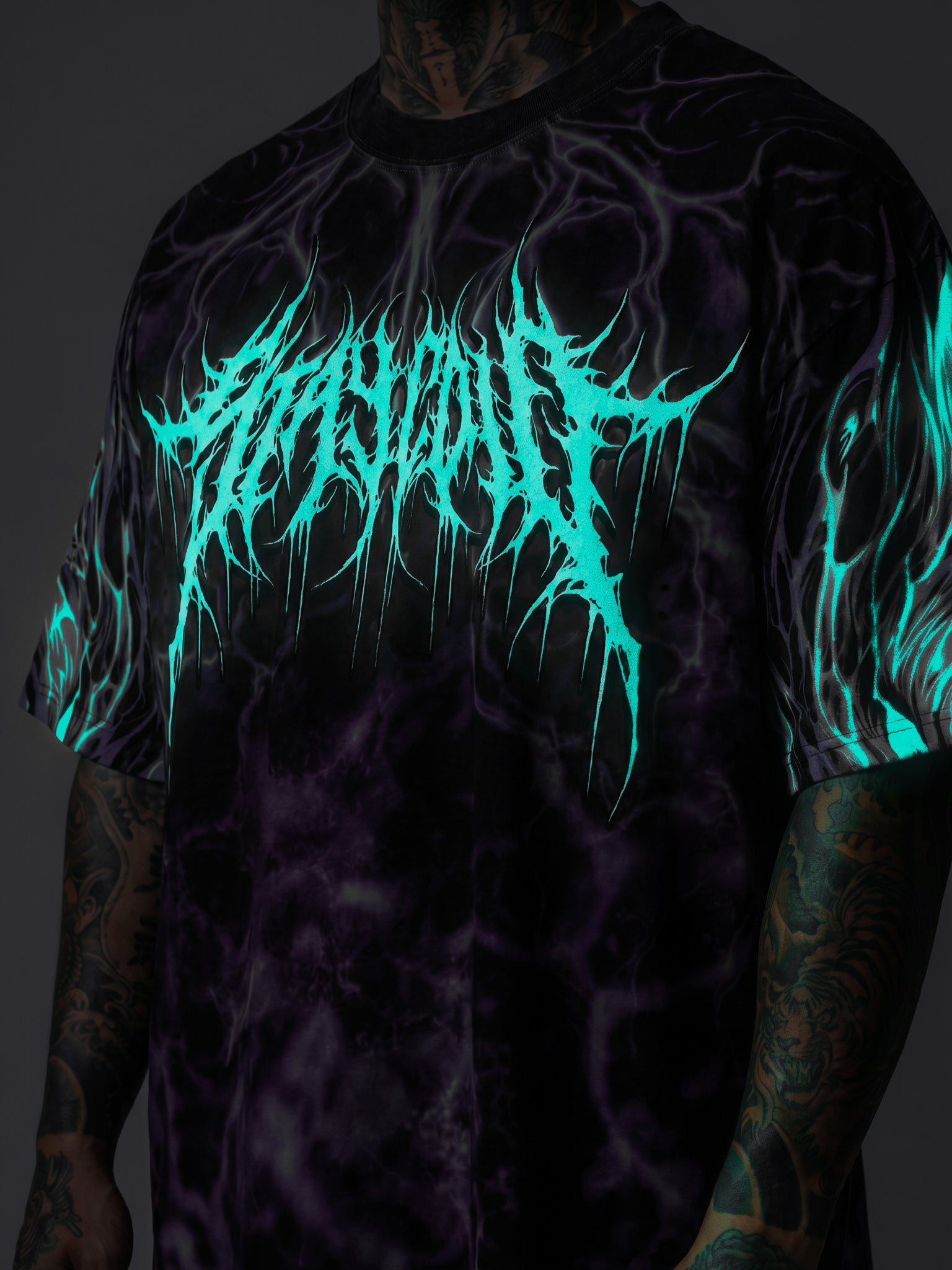 Alphawolf (allover) - Heavy Oversized T-Shirt (250GSM)