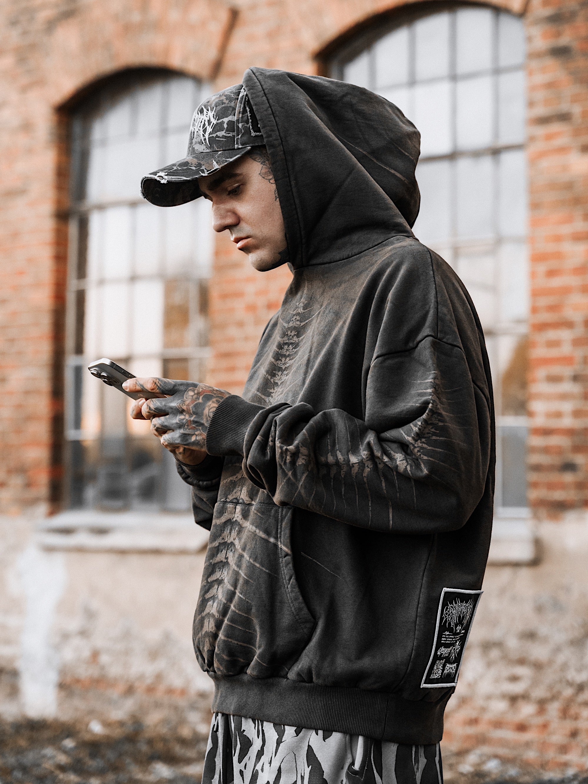 Lineage Of Dusk (dirty) - Heavy Oversized Hoodie (400GSM)