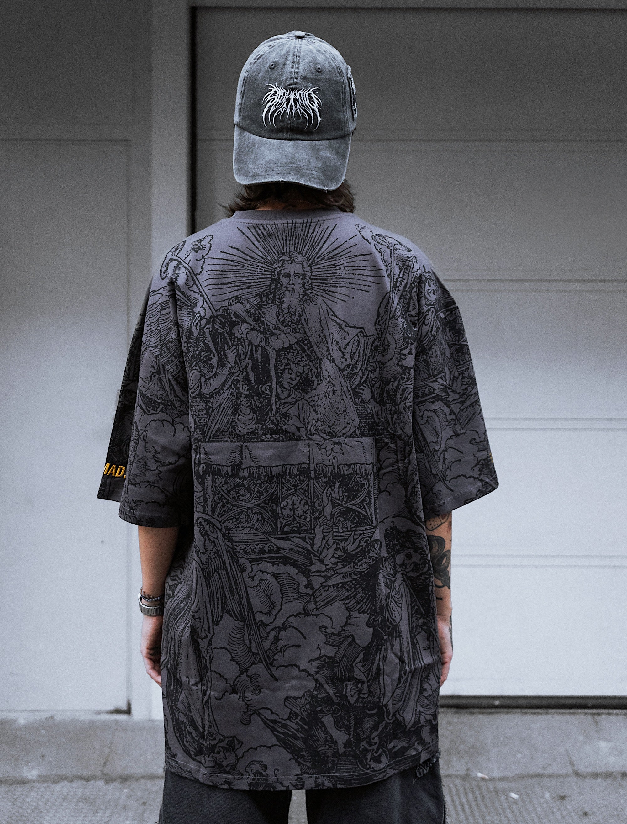 The Blackened Sun (dark grey) - Oversized T-Shirt (200GSM)