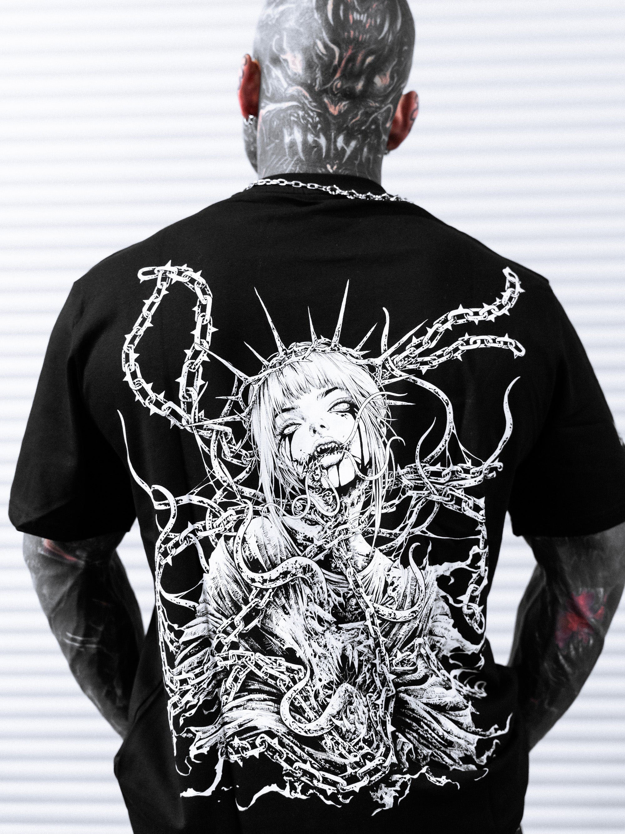 Gravewire (black) - Regular T-Shirt (200GSM)