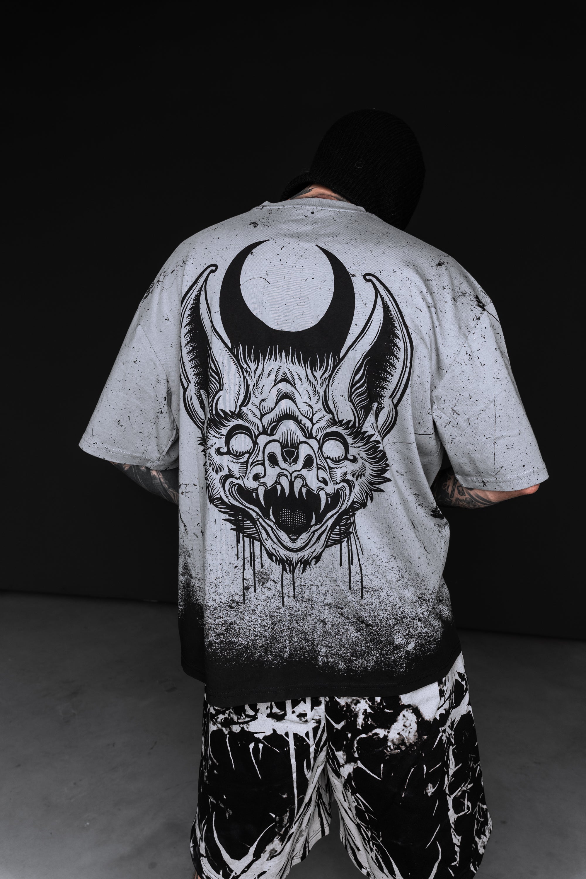 Moonthirst (grey grunge) - Oversized T-Shirt (200GSM)