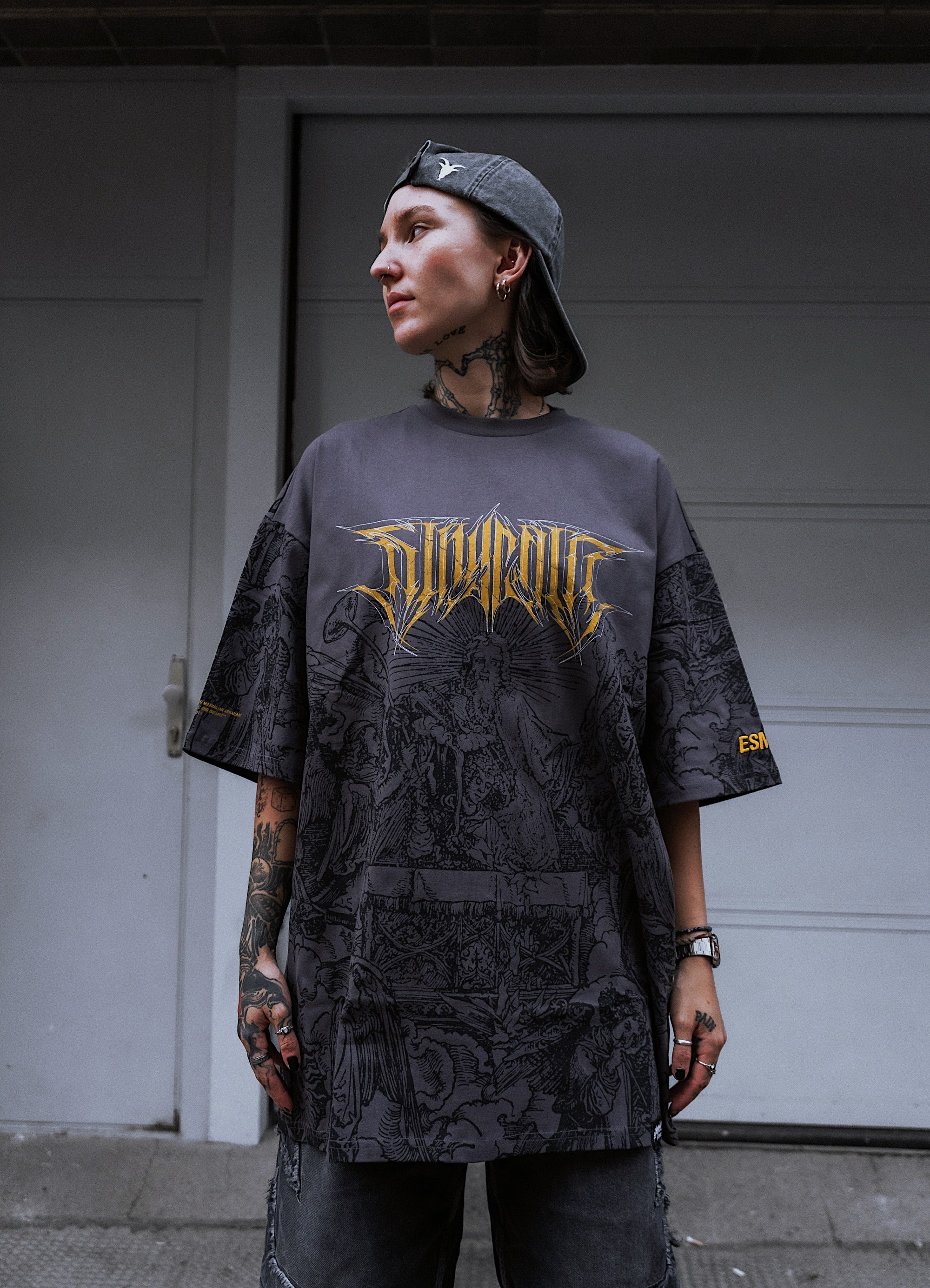 The Blackened Sun (dark grey) - Oversized T-Shirt (200GSM)