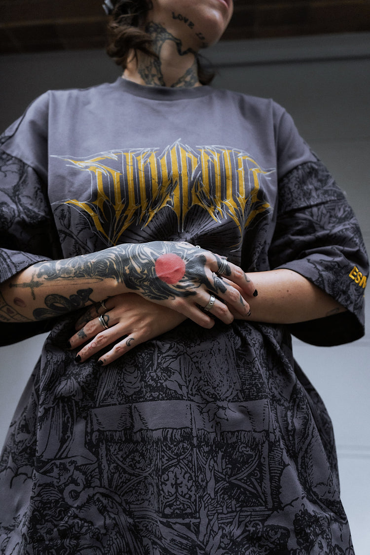 The Blackened Sun (dark grey) - Oversized T-Shirt (200GSM) Image 4