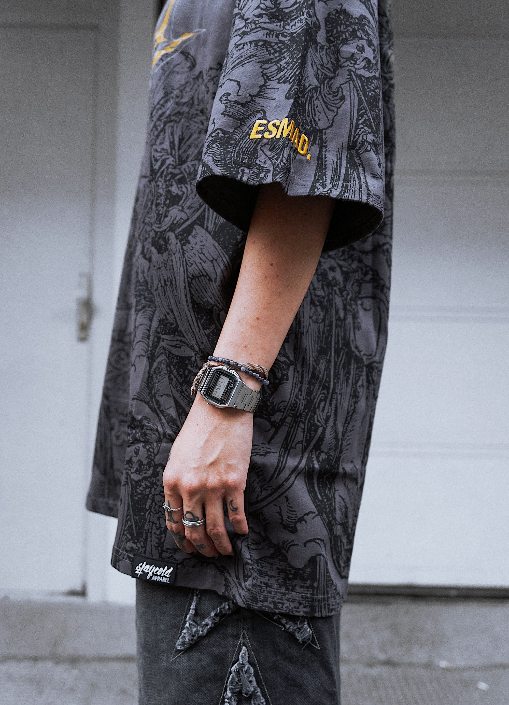 The Blackened Sun (dark grey) - Oversized T-Shirt (200GSM)