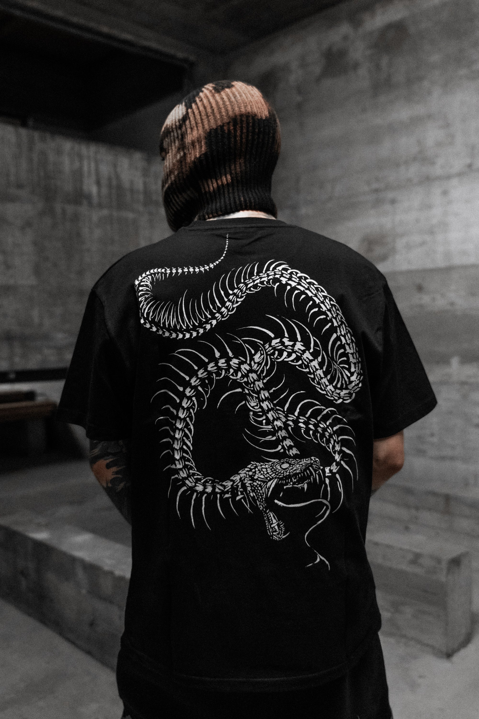 Venom Arc (black) - Regular T-Shirt (200GSM)