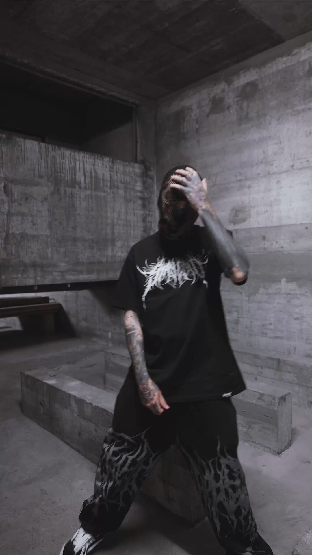 Venom Arc (black) - Regular T-Shirt (200GSM)