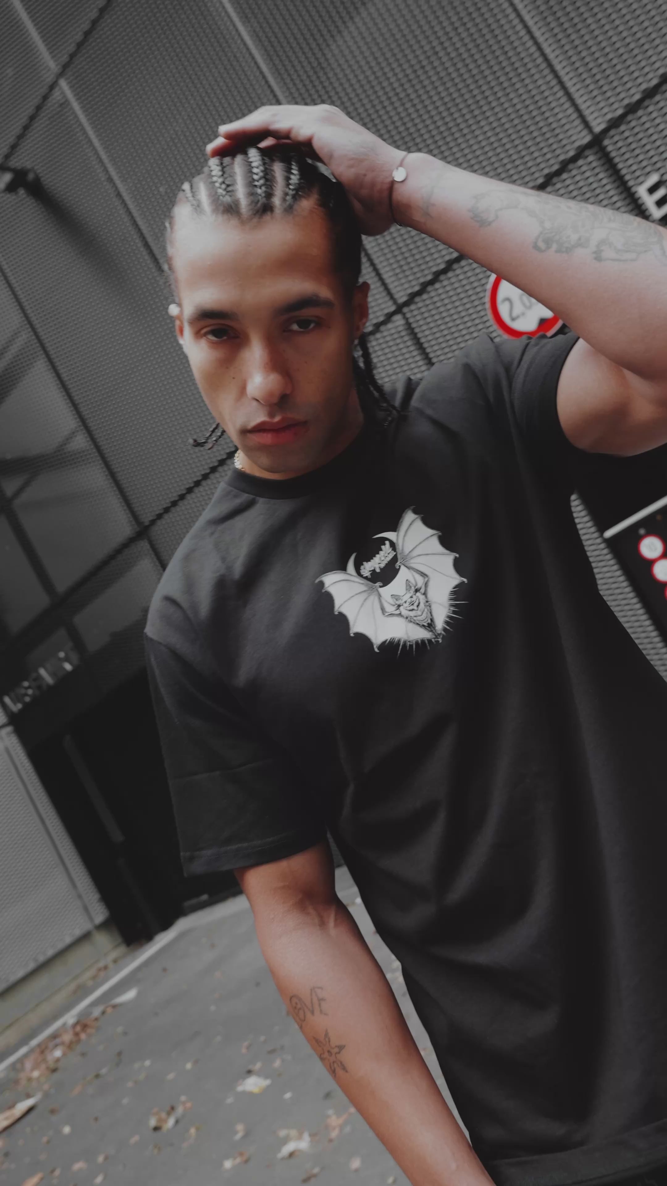 Moonthirst (black) - Regular T-Shirt (200GSM)